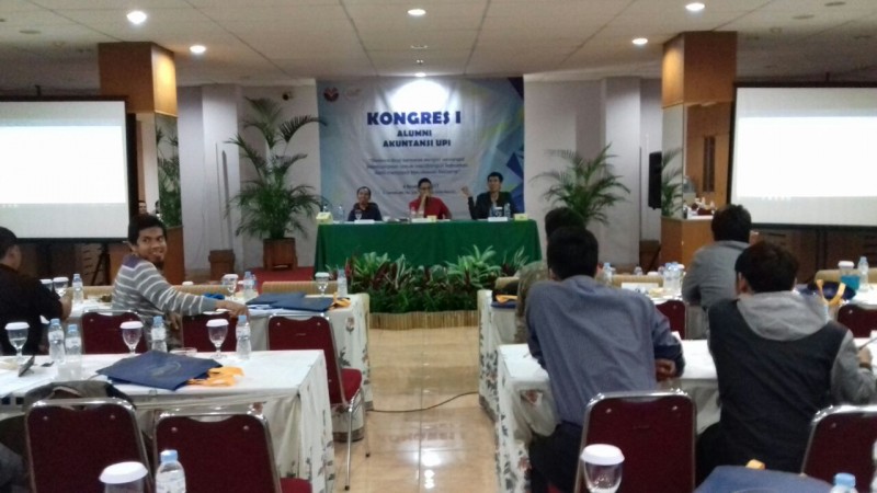 REKTOR UPI DAN DEKAN FPEB RESMIKAN KONGRES KELUARGA ALUMNI AKUNTANSI